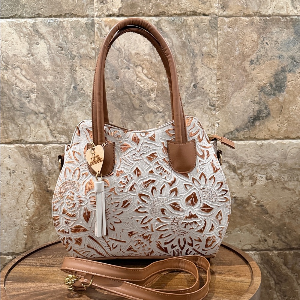 Elegant Floral Cutout Handbag - White and Brown made in México .  Handmade